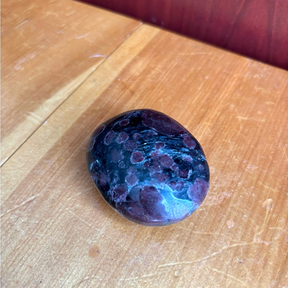 Garnet polished palm crystal stone